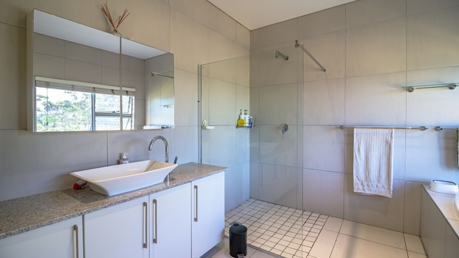 5 Bedroom Property for Sale in Sunrise On Sea Eastern Cape